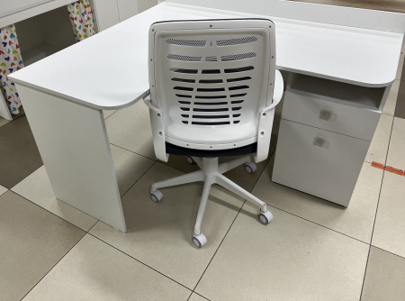 Стол угловой Умка (ширина 1400 мм)  от Династия Kids