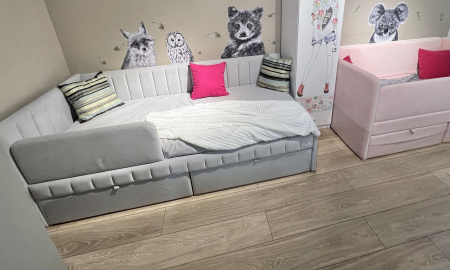 Мягкая кровать Слайт полоса угловая 190х80. Велюр Teddy 313 (серый)